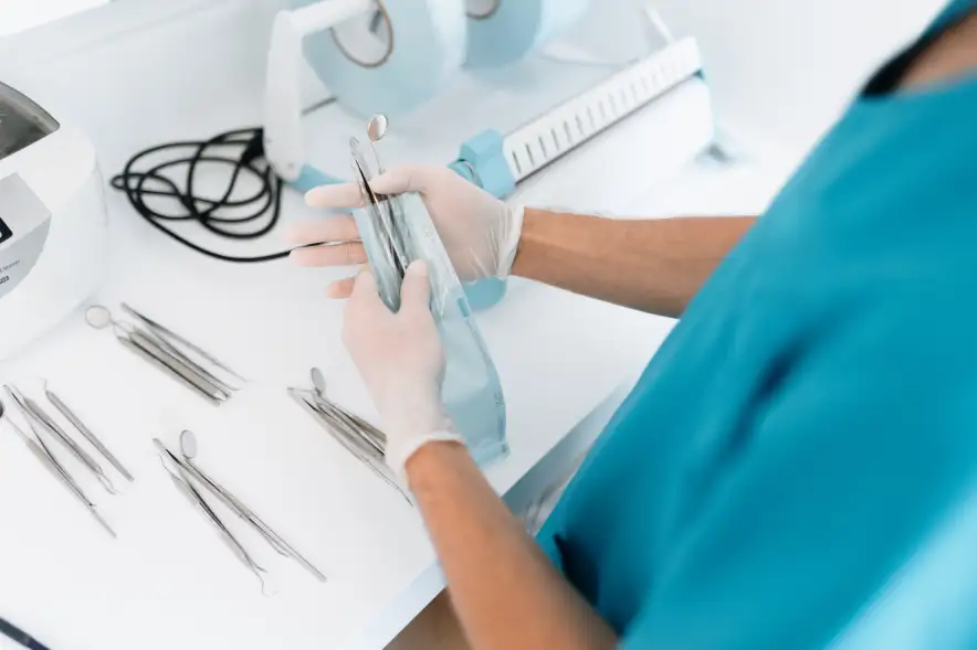 Stomatologické potreby, Dentálne pomôcky - dentist assistant sterilizing and packing dentist 2023 11 27 05 17 34 utc 238